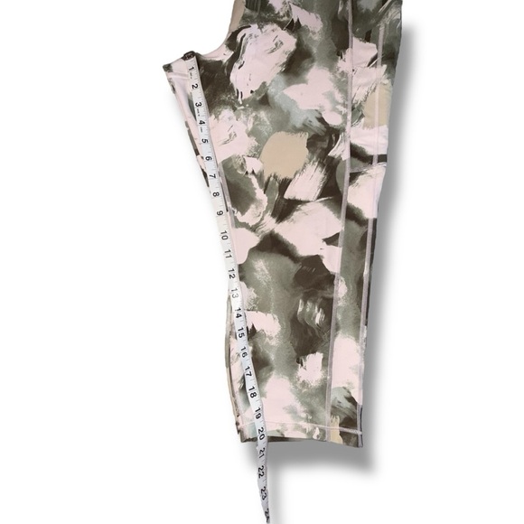 ATHLETA Ultimate Stash II Capri - Plus 2X Painted Energy Olive - Picture 6 of 9